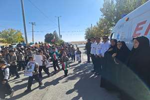 حضور رییس شبکه بهداشت و درمان، پرسنل اورژانس ۱۱۵ و اعضای بسیج جامعه پزشکی سرچهان در راهپیمایی یوم‌الله ۱۳ آبان 