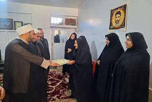 دیدار مسئول بسیج جامعه پزشکی سرچهان با خانواده معظم شهدا به مناسبت هفته بسیج